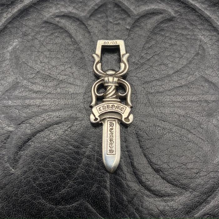 Medium sized sword pendant