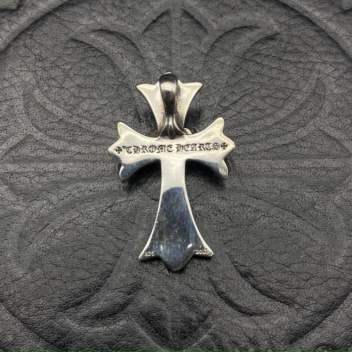 Medium sized heart-shaped cross pendant