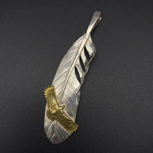 Eagle inlaid with natural feathers