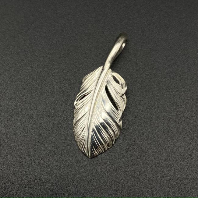 Small feather pendant