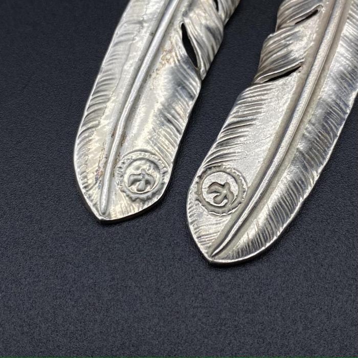 Silver leaf pigment feather