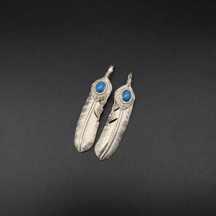 Turquoise pigment feather