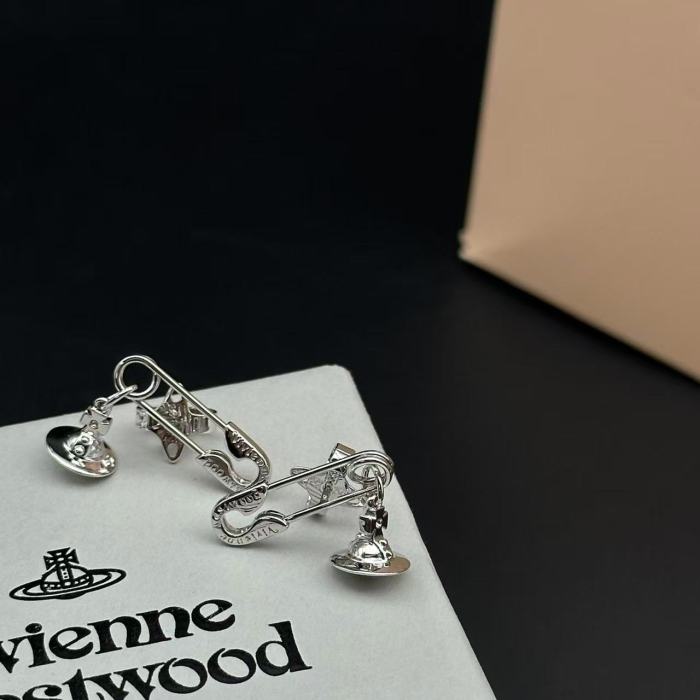 Pin three-dimensional Saturn earrings