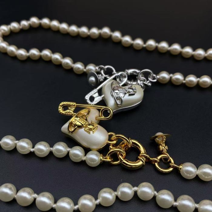 Love pin, pearl necklace, gold/silver