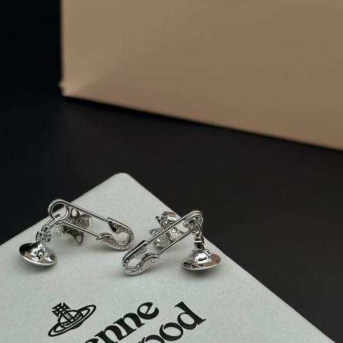 Pin three-dimensional Saturn earrings