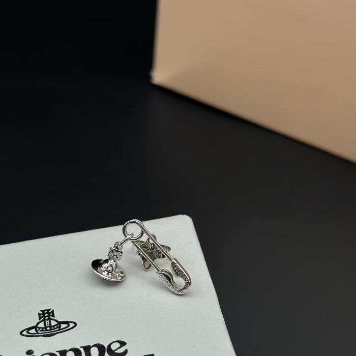 Pin three-dimensional Saturn earrings