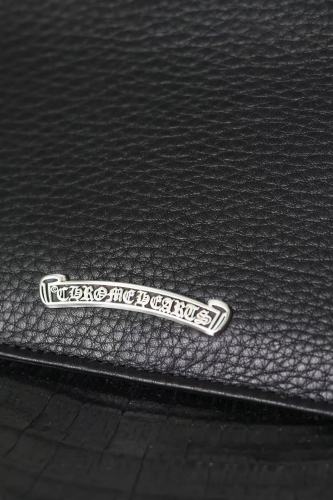 Rectangular zippered handbag
