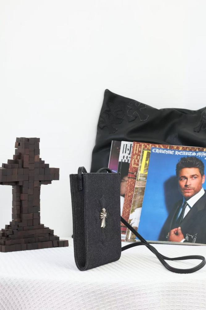 Cloth silver buckle cross tote bag