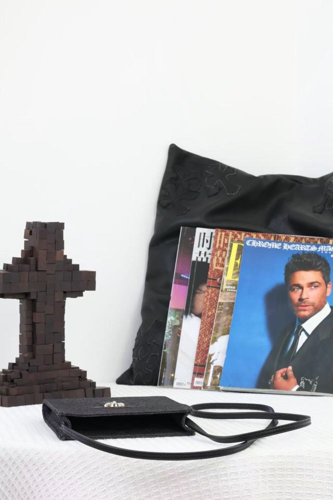 Cloth silver buckle cross tote bag