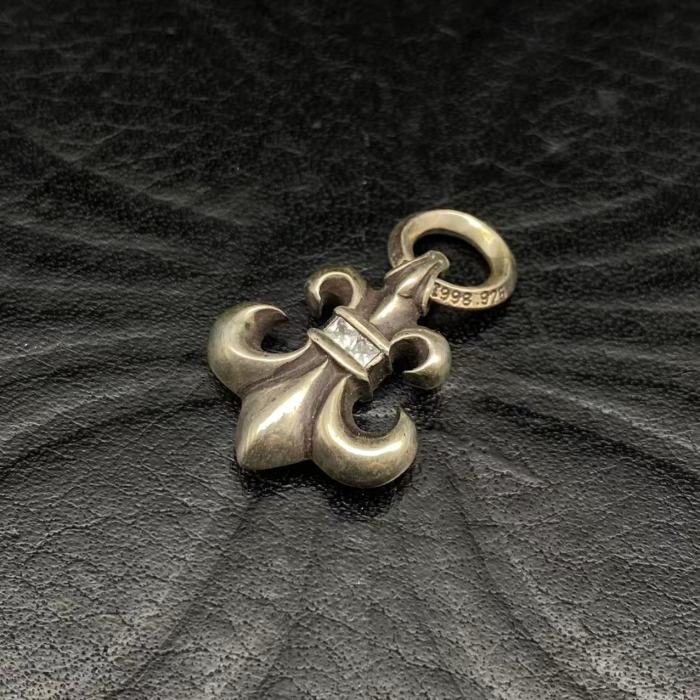 Small Iris Pendant with Diamond