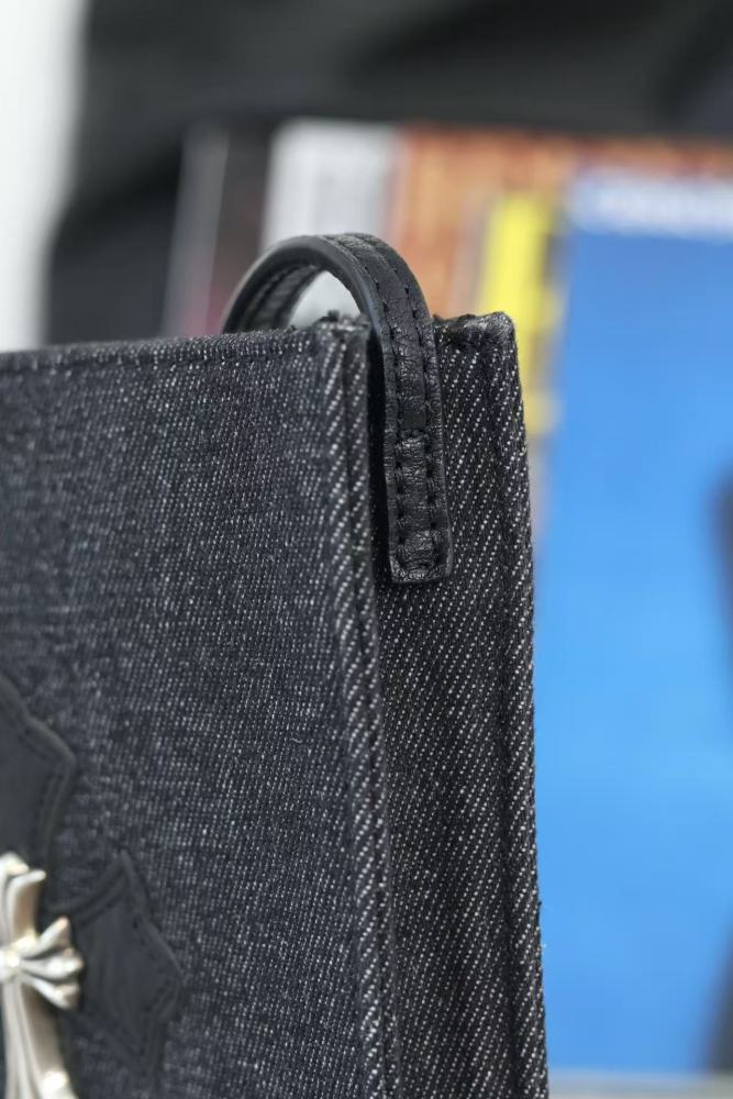 Cloth silver buckle cross tote bag