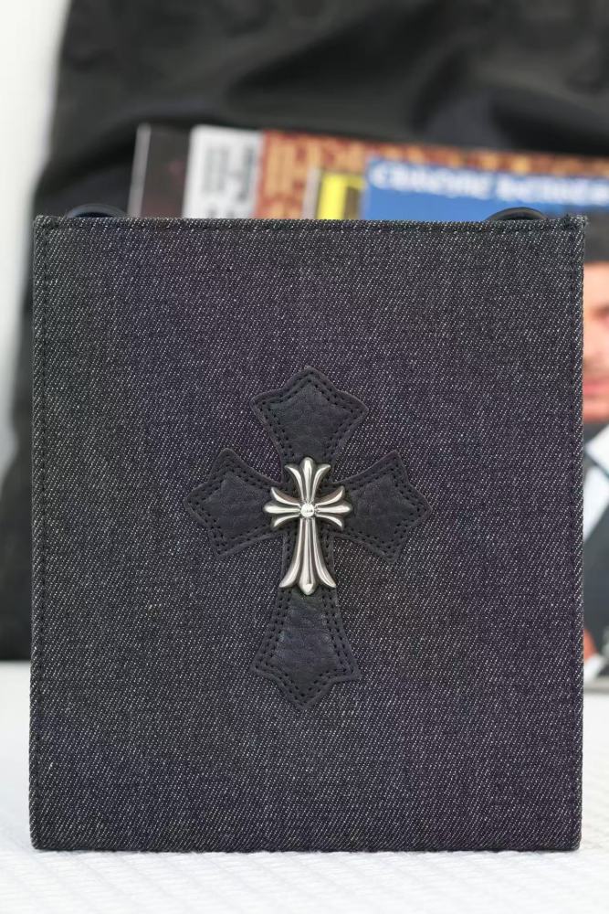 Cloth silver buckle cross tote bag