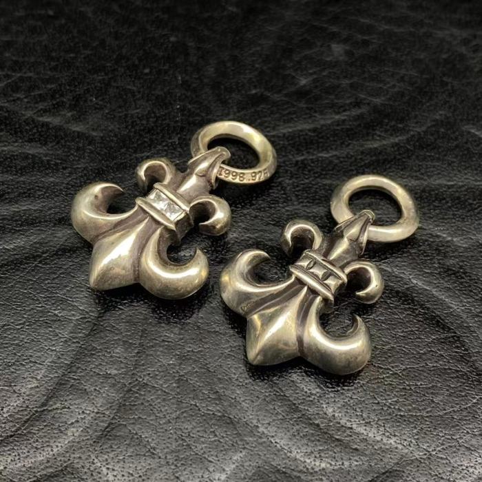 Small Iris Pendant with Diamond