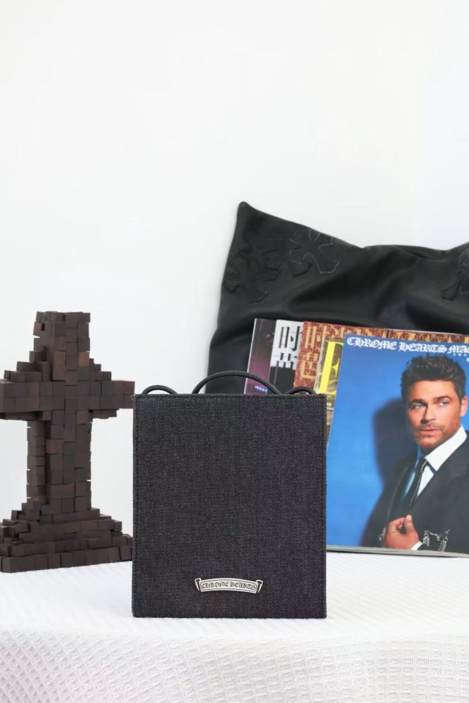 Cloth silver buckle cross tote bag