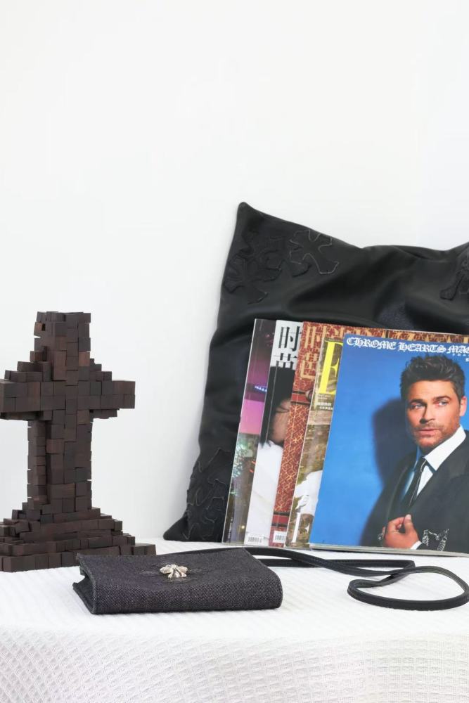 Cloth silver buckle cross tote bag