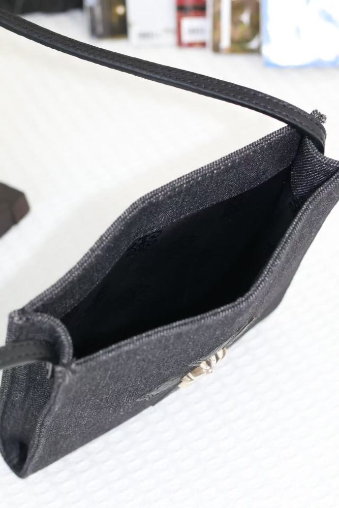 Cloth silver buckle cross tote bag