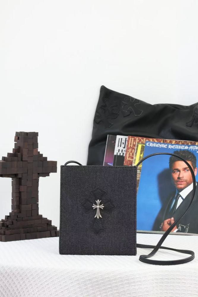 Cloth silver buckle cross tote bag