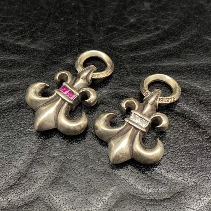 Small Iris Pendant with Diamond