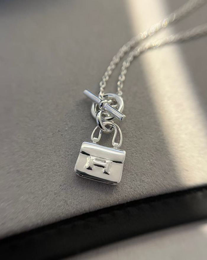 Kangkang Bag Necklace