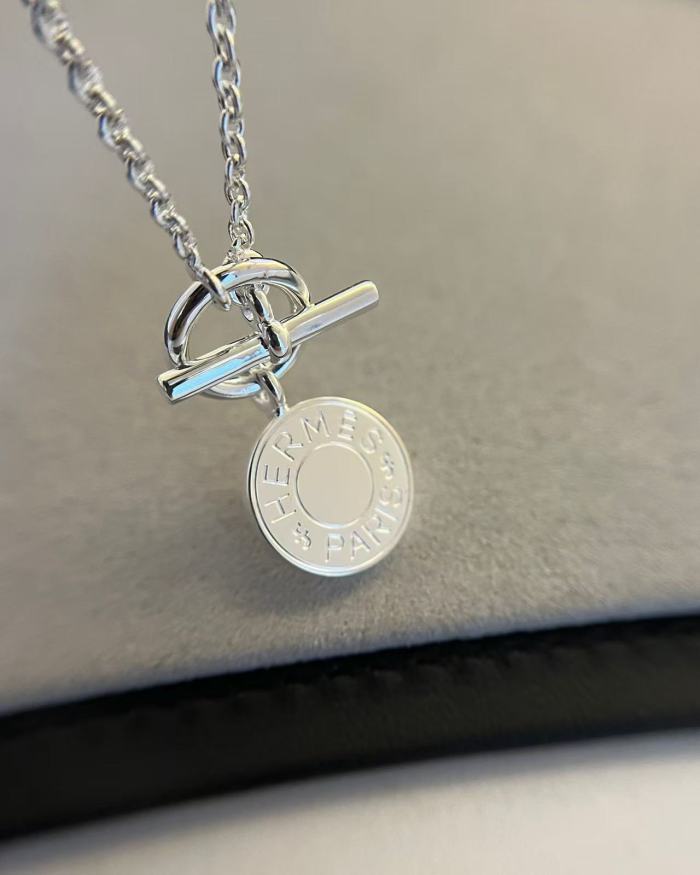 clou de selle necklace