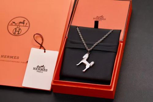 Pony necklace