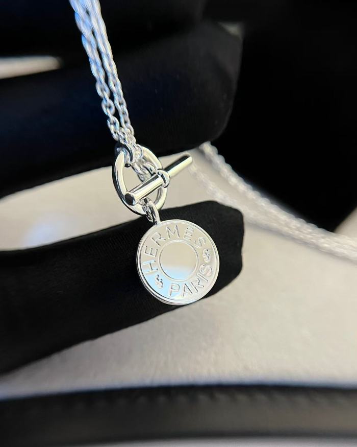 clou de selle necklace