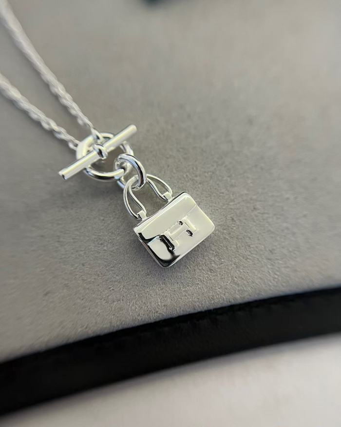 Kangkang Bag Necklace