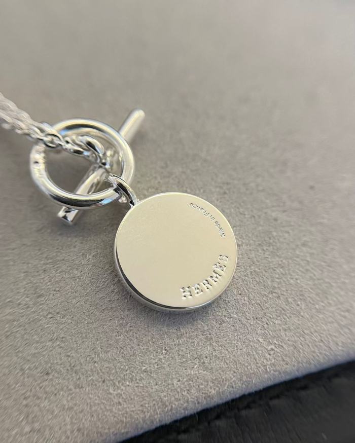 clou de selle necklace