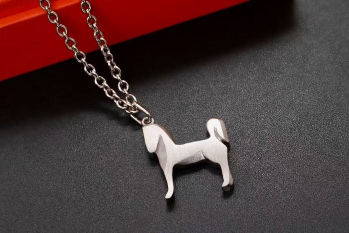 Pony necklace