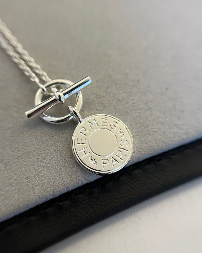 clou de selle necklace