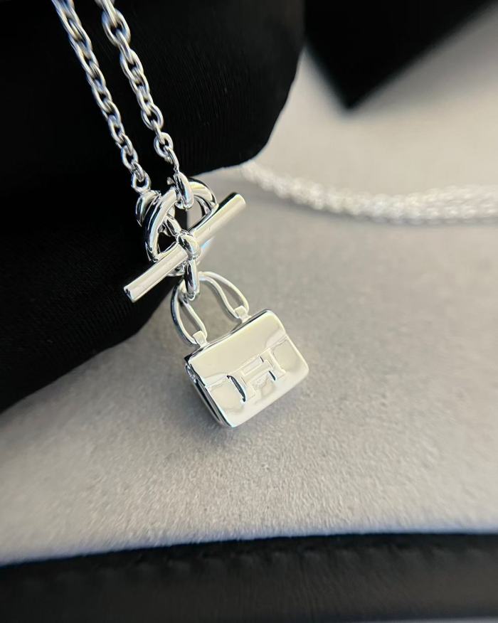 Kangkang Bag Necklace