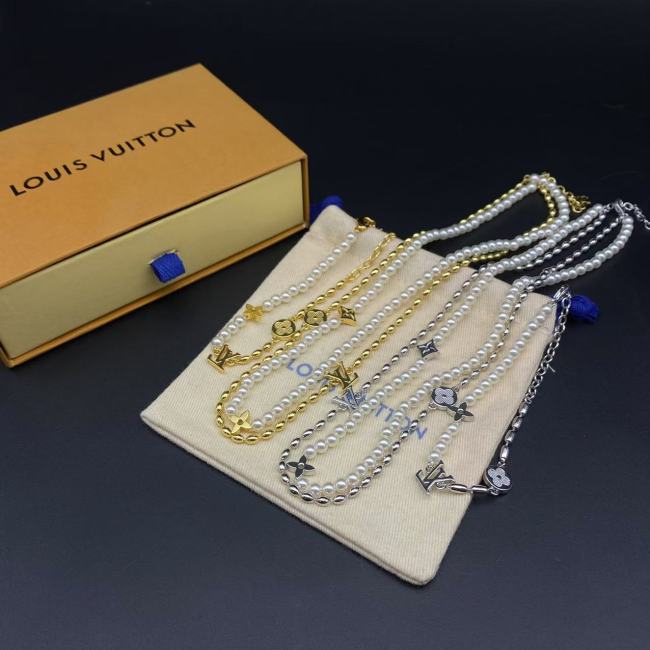 Pearl necklace bracelet