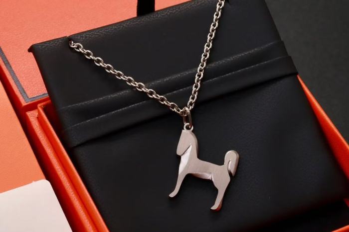 Pony necklace