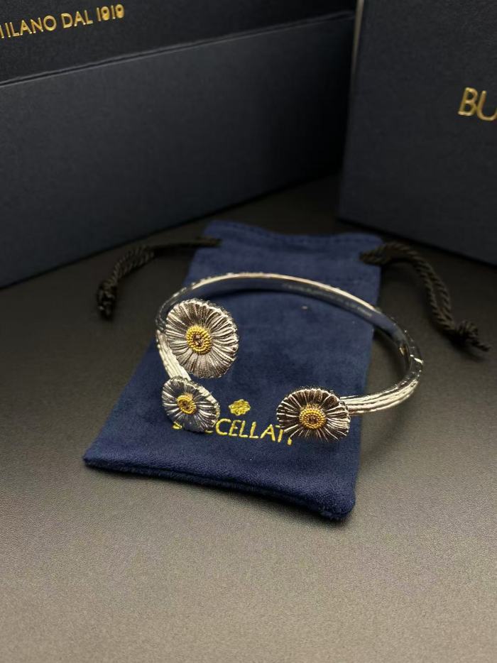 Three flower bracelet