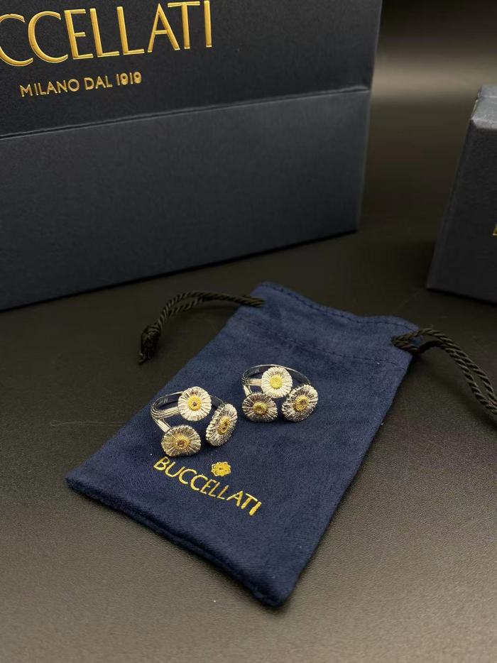 Three Flower Ring