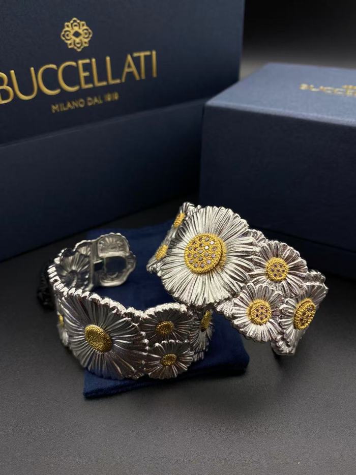 Wide daisy bracelet