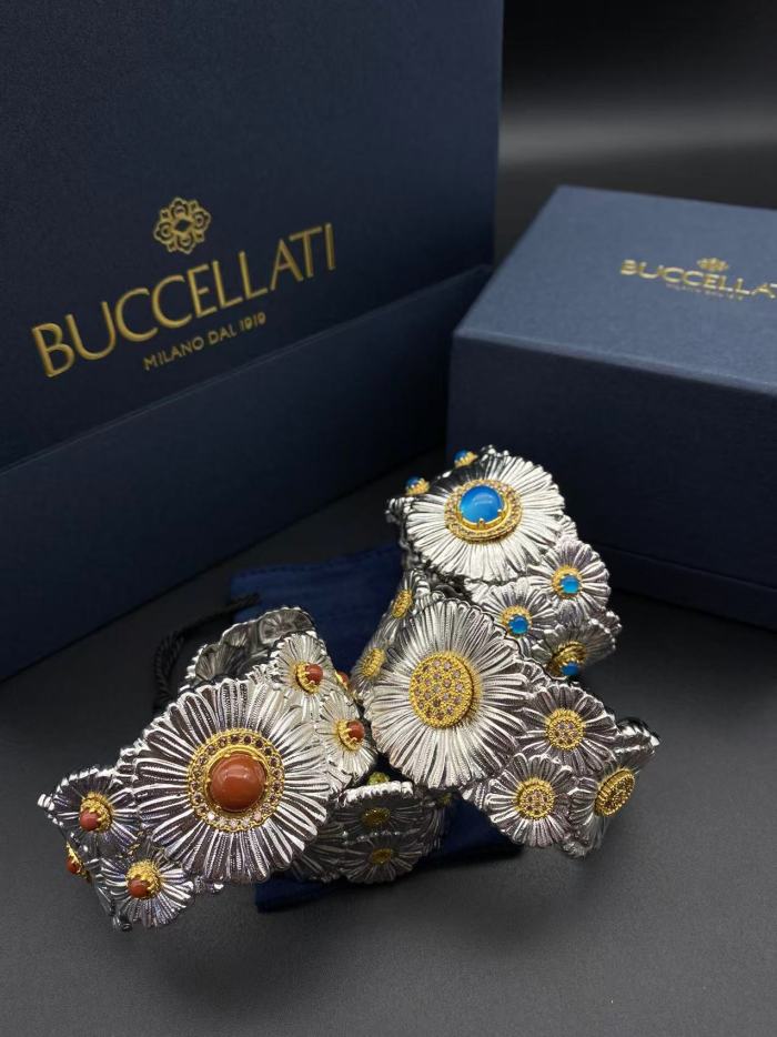 Wide daisy bracelet