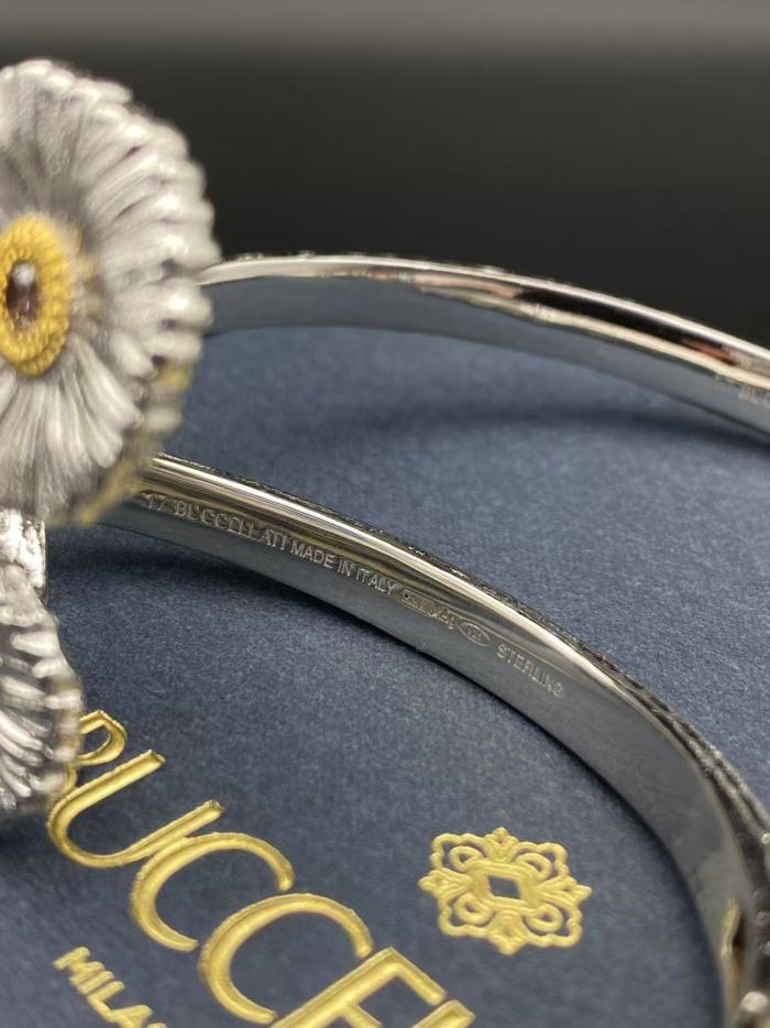 Three flower bracelet