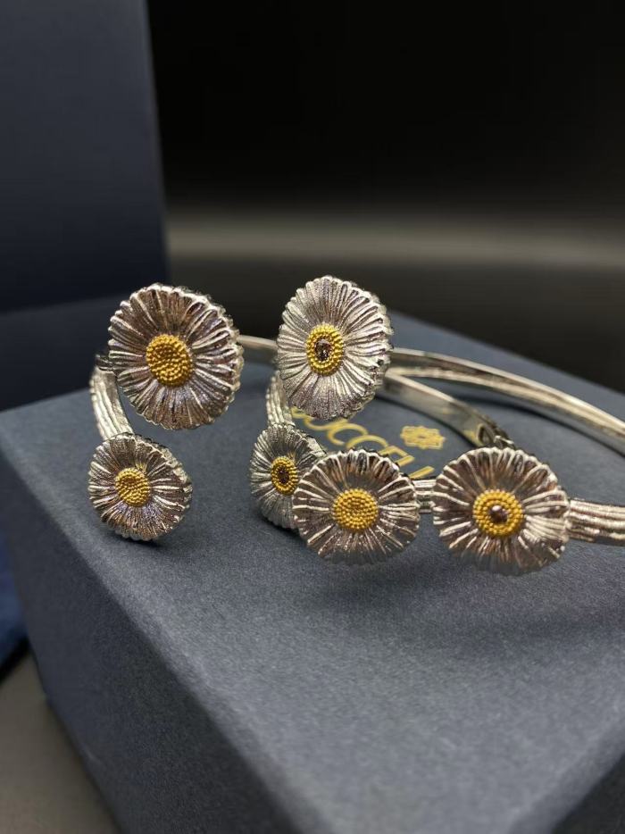 Three flower bracelet