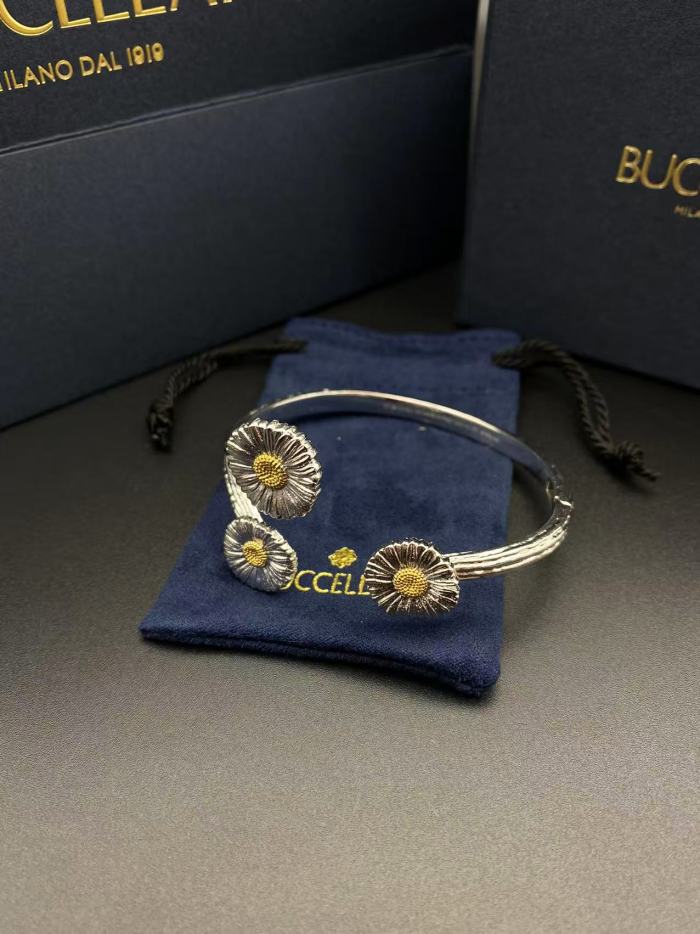 Three flower bracelet