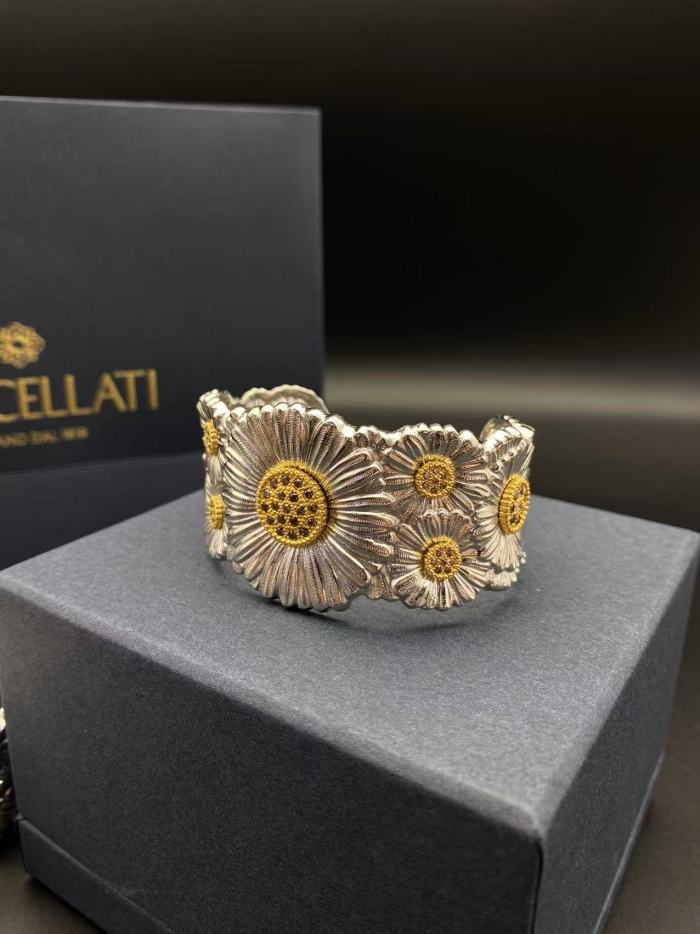 Wide daisy bracelet