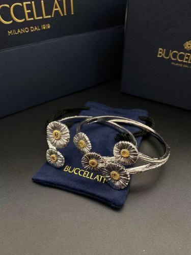 Three flower bracelet