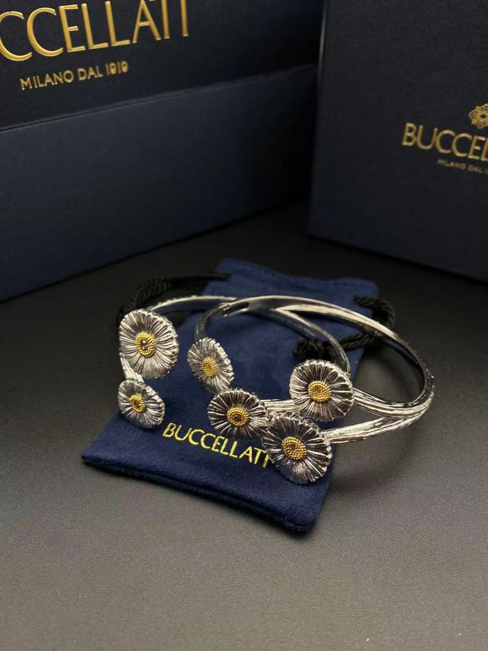 Three flower bracelet