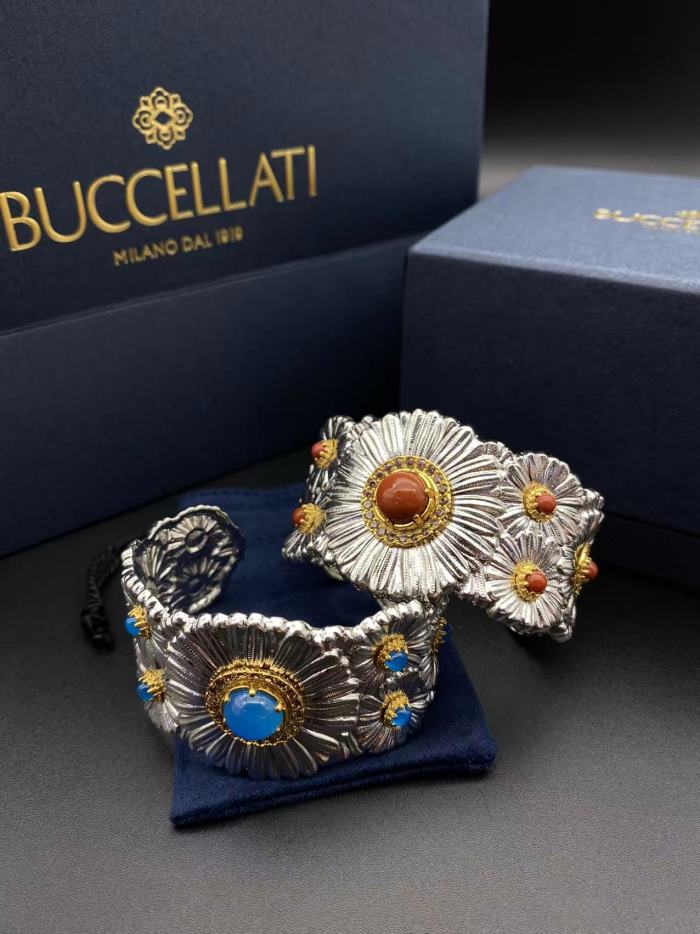 Wide daisy bracelet