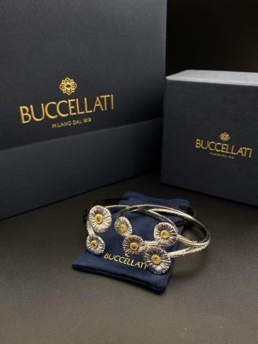 Three flower bracelet