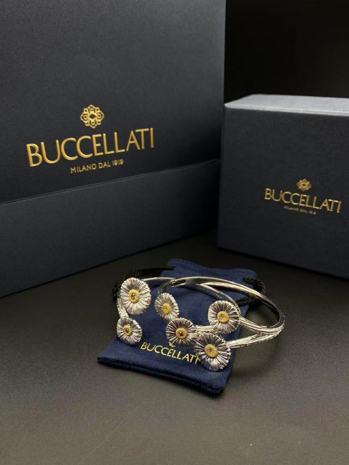 Three flower bracelet