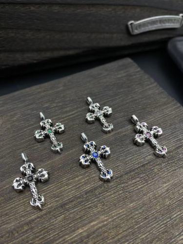 Small flame pendant with diamond