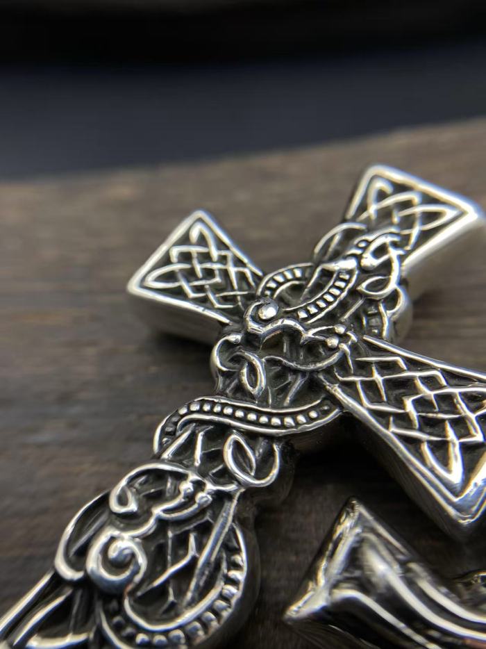 Medium pendant
