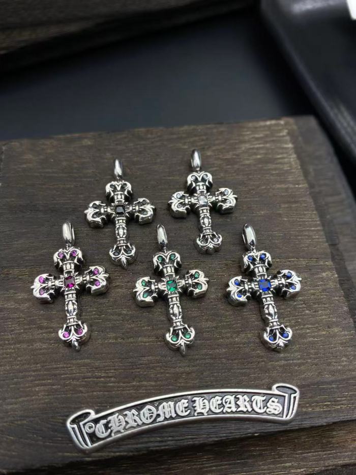 Small flame pendant with diamond