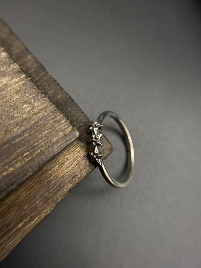 Cross shaped small ring